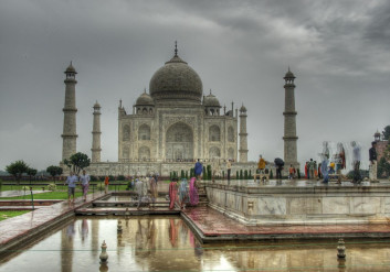 A complete information about Taj Mahal Tour From Delhi