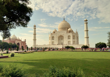 Experience the Beauty of Taj Mahal at Sunrise in 2023